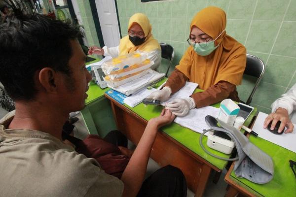 Pemerintah Kota (Pemkot) Surabaya gelar “Skrining dan Pemeriksaan Kesehatan Terintegrasi” gratis di seluruh wilayah kecamatan dan kelurahan se-Kota Surabaya. Pelaksanaan skrining dan pemeriksaan kesehatan terintegrasi ini, digelar mulai dari 29 Januari - 10 Februari 2024.