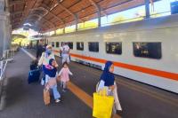 Jumlah penumpang KA di Daops 8 Surabaya di 2024 terus mengalami kenaikan yang signifikan imbas pelayanan KAI yang memuaskan masyarakat ( Foto : Humas Daops 8 )