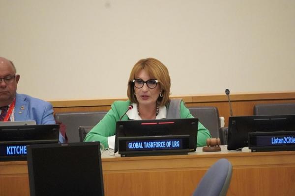 Emilia Saiz Sekretaris Jendral UCLG menilai Mensos RI Tri Rismaharini sebagai teman yang langka dan membanggakan dalam forum tertinggi di PBB ( Foto : Humas Kemensos RI ) 