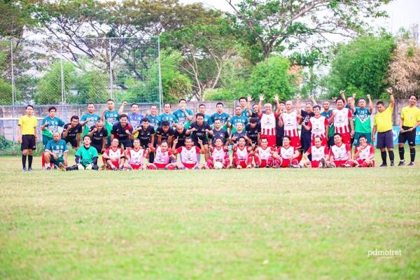 Gelaran Trofeo Sepakbola antara Ikatan Alumni Unej, Komunitas Jurnalis Sidoarjo dan Surabaya menjadi ajang silaturahmi media dan narasumber ( Foto : Humas Waras Fc ) 