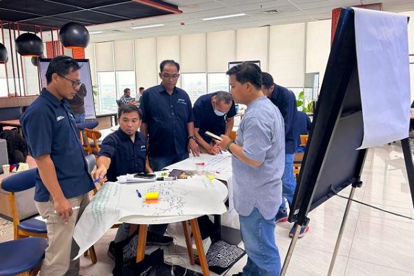 Terminal Teluk Lamong terus berupaya meningkatkan layanan, salah satunya dengan mencetak tenaga operasional yang handal ( Foto : Humas TTL ) 