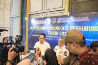 Pj Gubernurv Jawa Timur Adhy Karyono membuka Rapar Forum Komunikasi Perhubungan 2024 yang diikuti oleh Kepala Dinas Perhubungan Se- Indonesia ( Foto : Pemprov Jatim )